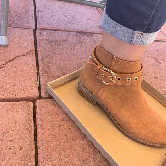 boots - Picture 2 of 4